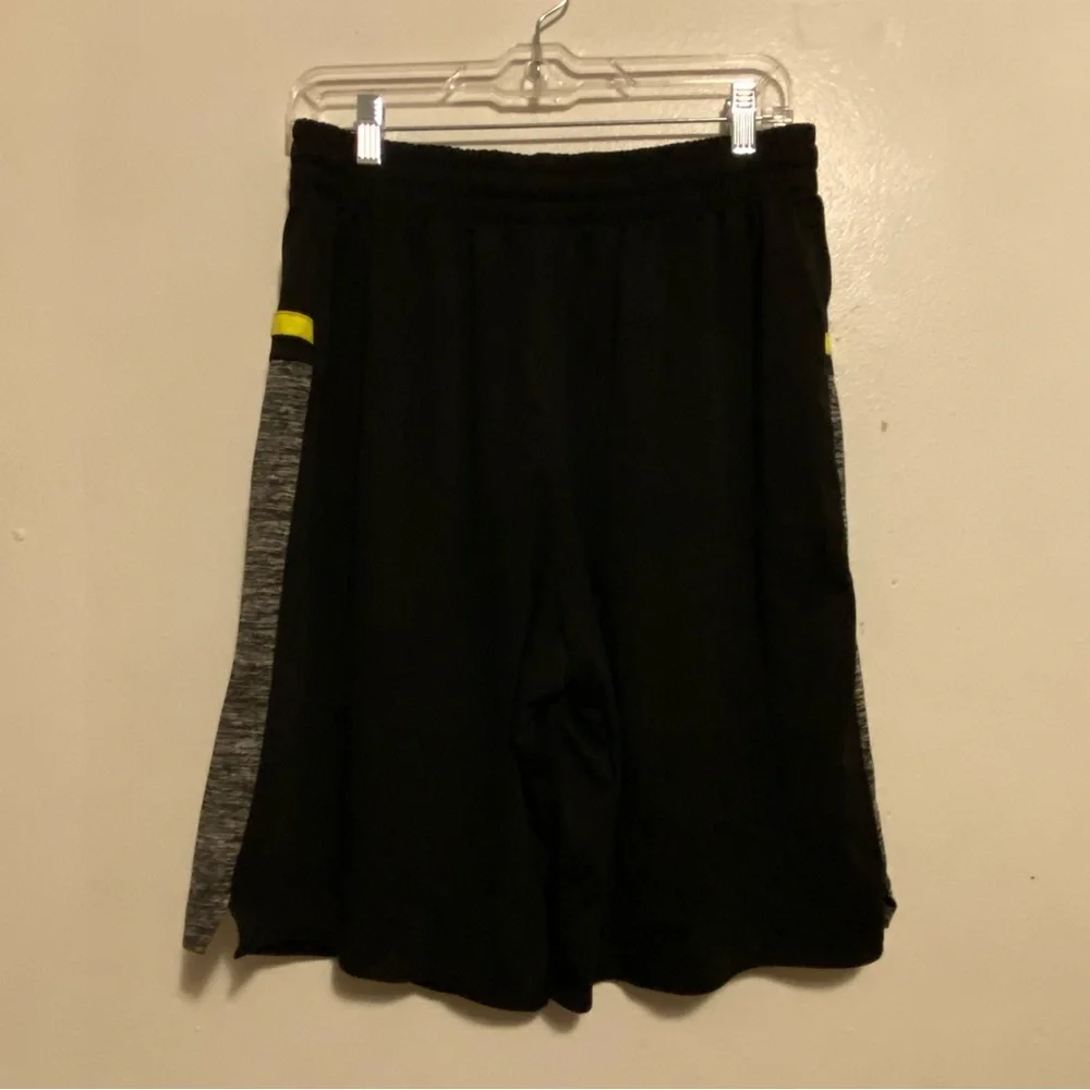 NBA Men's Black and Gray Shorts size‎ medium Basketball Workout Stretch Pull On
